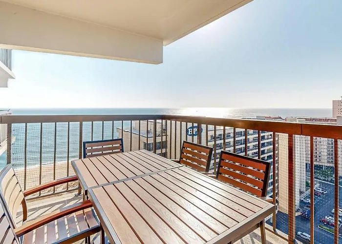 Coastal-themed With Balcony Views Pools Tennis & Ac