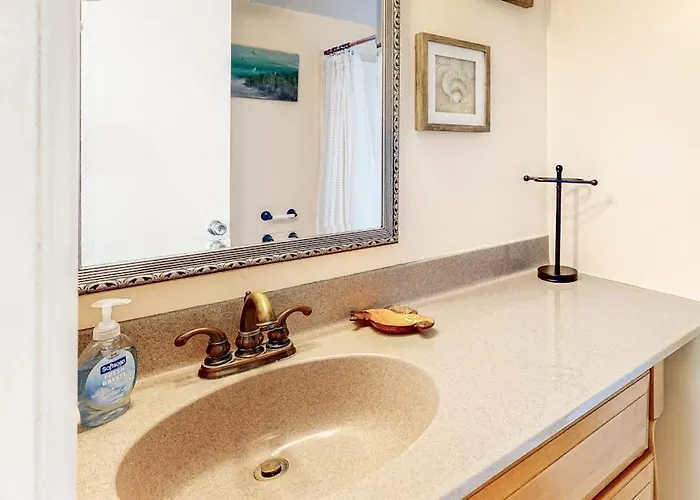 Coastal-themed With Balcony Views Pools Tennis & Ac