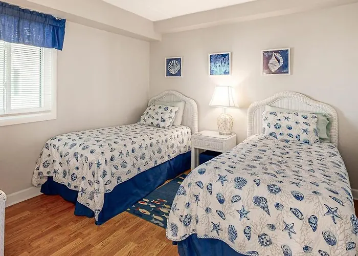 Coastal-themed With Balcony Views Pools Tennis & Ac