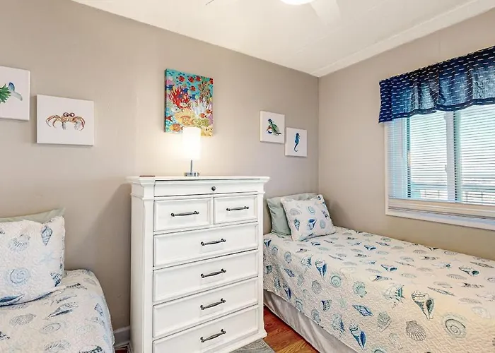 Coastal-themed With Balcony Views Pools Tennis & Ac Holiday home *