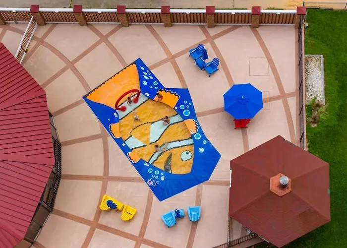 Coastal-themed With Balcony Views Pools Tennis & Ac *